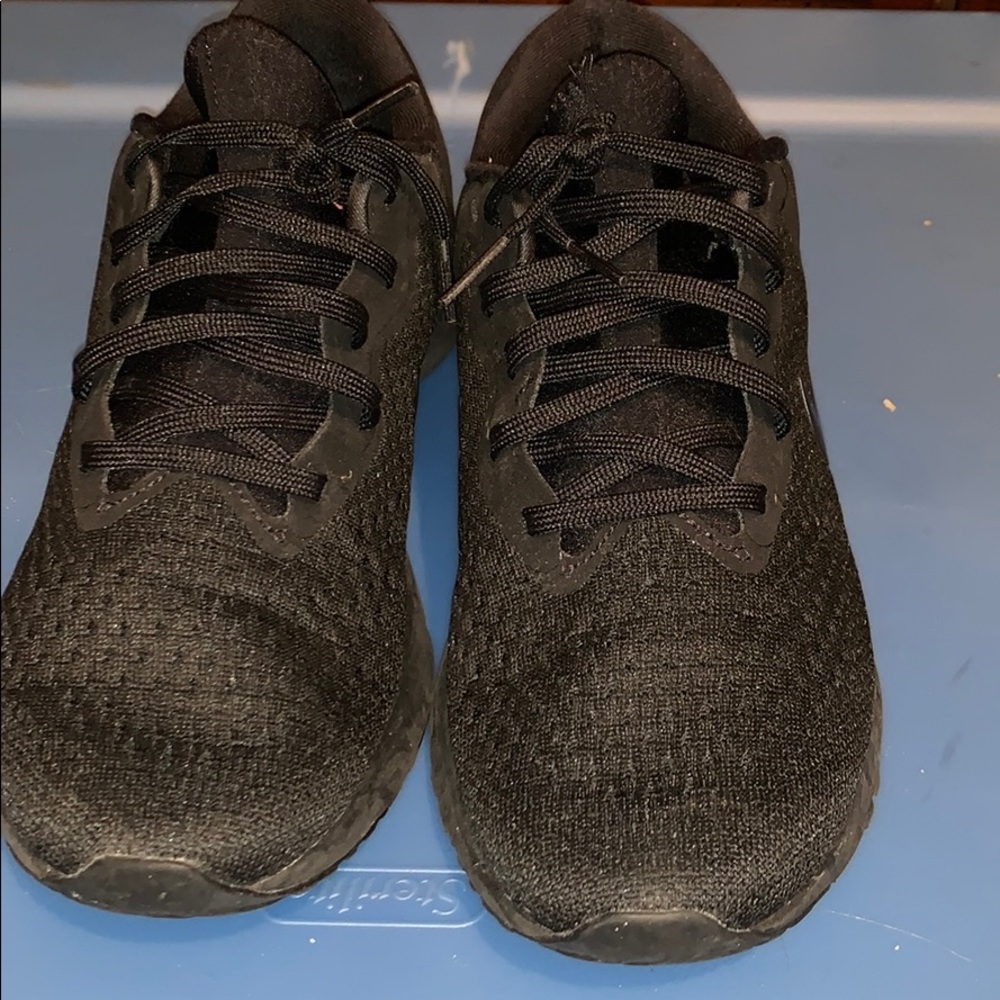 nike black running shoes